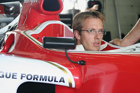 Sébastien Bourdais i Sevilla FC raceren.